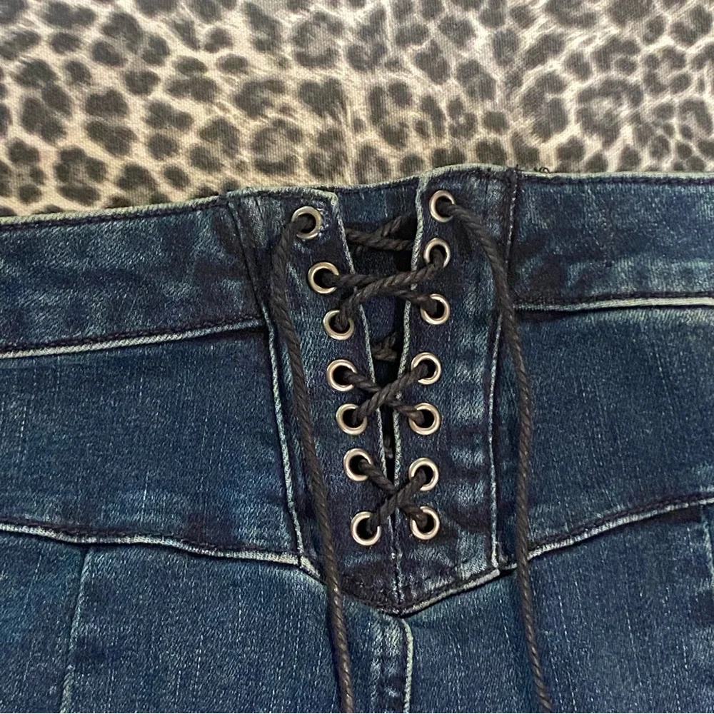 CRVY Super High-Rise Lace-Up Flare Jeans NWT Size 27 S